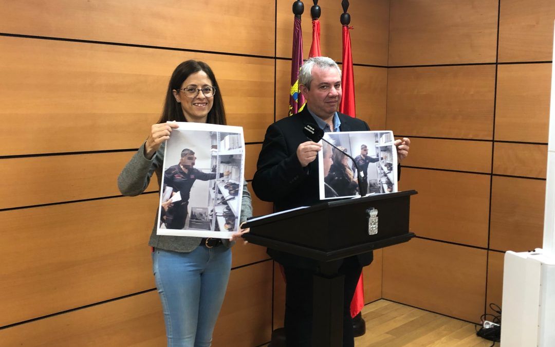 El PSOE critica el «derroche de dinero público» que el alcalde Ballesta permite en el servicio de unos bomberos que están «indefensos»