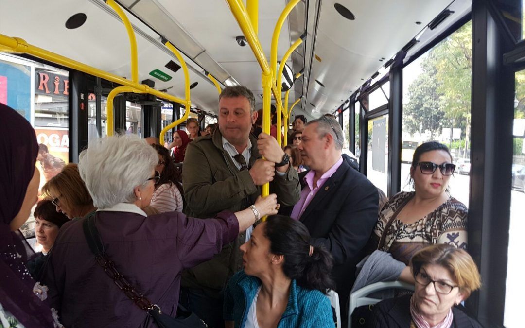 El PSOE atribuye al PP el hacinamiento en autobuses antiguos y con precios caros, «lo cual no es la mejor invitación para aparcar el coche»