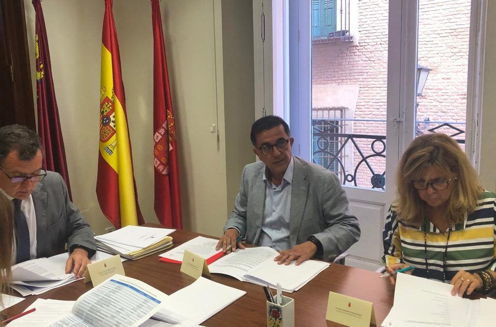 Serrano: “Comunidad y Ayuntamiento no pueden hacer dejación de funciones, tienen que implicarse en ayudar a los damnificados de la gota fría”