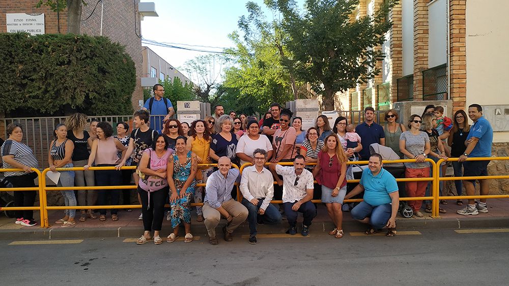 El PSOE reprocha al PP que deje sin transporte para el comedor a 40 alumnos y alumnas del CEIP Rafael Nicolás Raya, de Sangonera la Verde