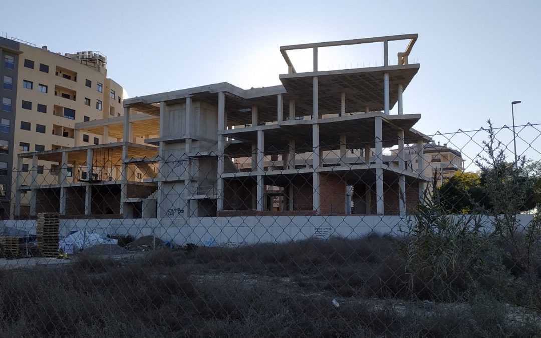 El PSOE denuncia el “despilfarro en el Centro Juvenil de Juan de Borbón, proyectado hace diez años y abandonado a su suerte”