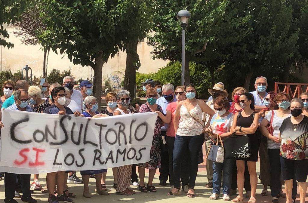 El PSOE critica que cerca de 40.000 vecinos del municipio se queden sin médico en sus pueblos por el cierre de los consultorios