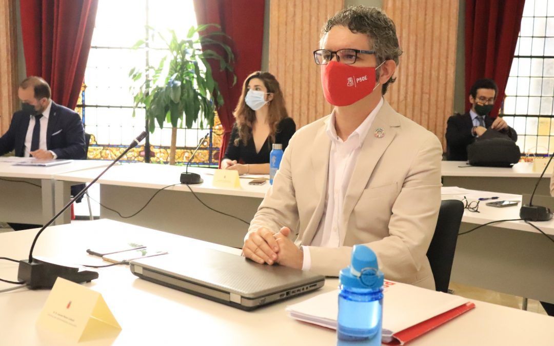 El PSOE ofrece a Ballesta un listado de más de 80 edificios municipales para desdoblar aulas
