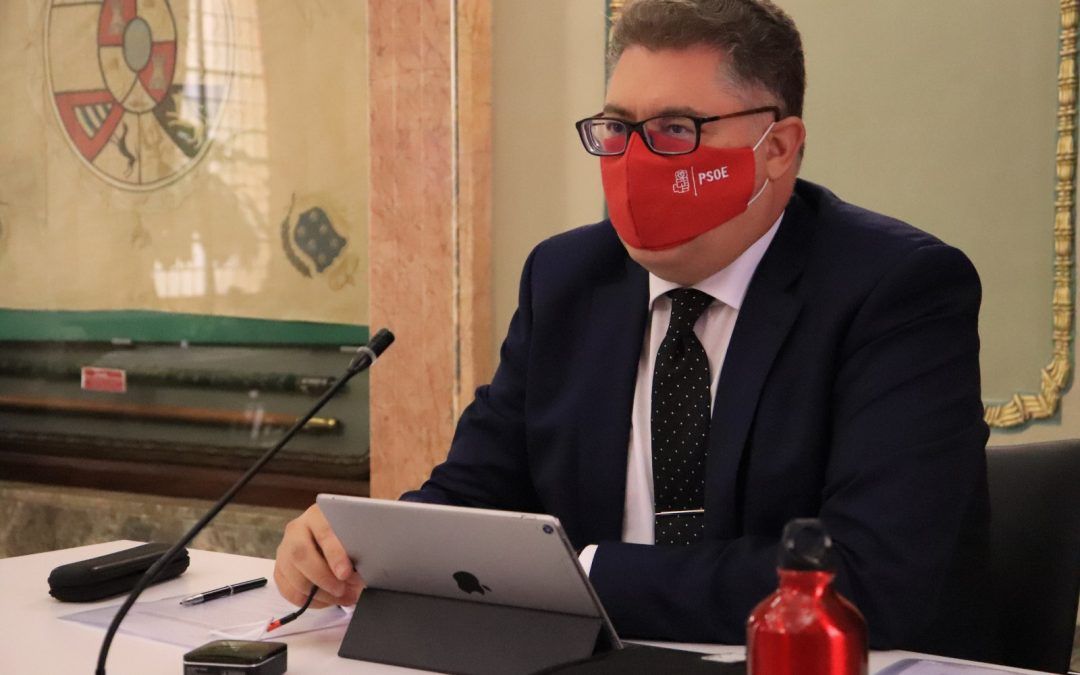El PSOE denuncia el nuevo “tirón de orejas” de la Intervención al equipo de Ballesta por abusar de los contratos menores y de las prórrogas