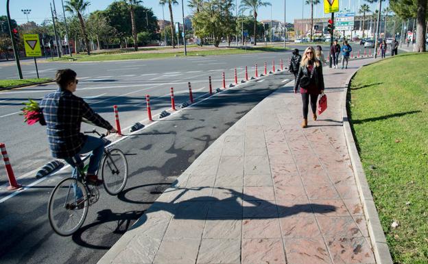 Ni bicicleta, ni autobús. Ballesta condena a los murcianos al uso del vehículo privado