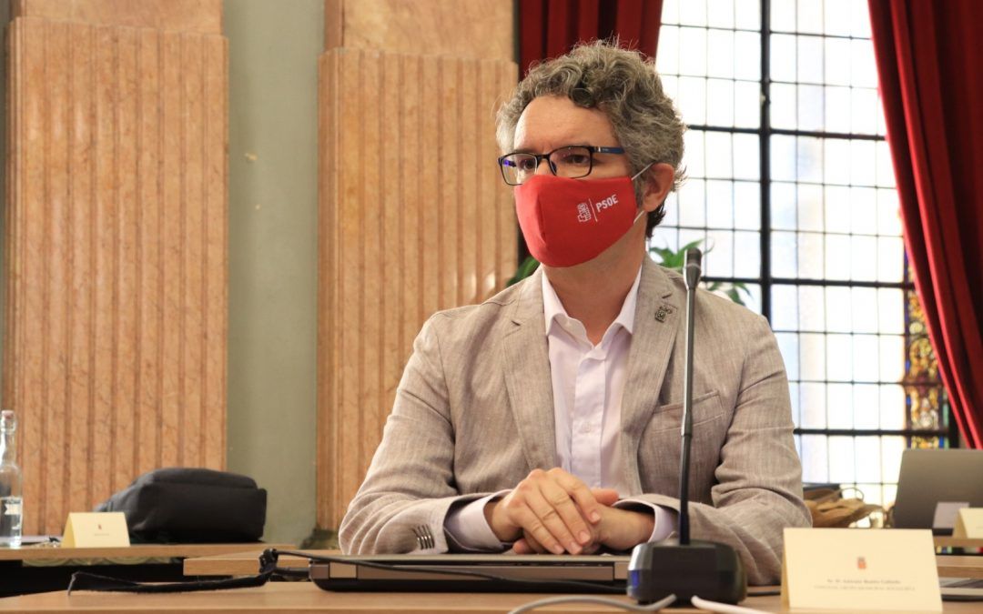 El PSOE acusa al equipo de Ballesta de “intentar reírse de la gente al imponer a la empresa de jardines una sanción ridícula”