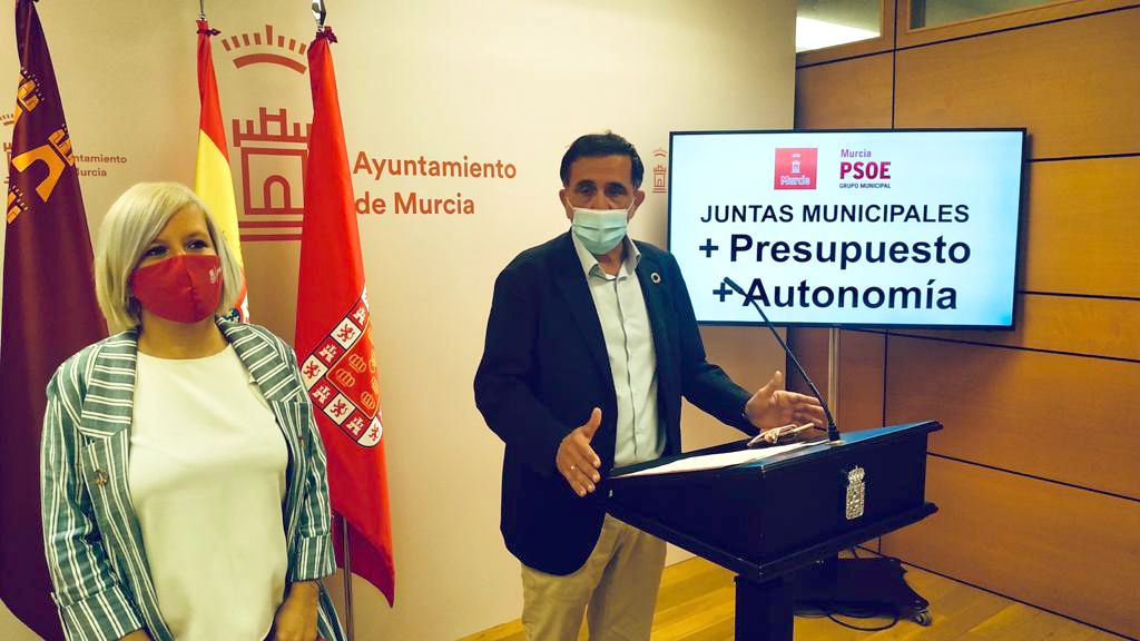 El PSOE acusa al Gobierno municipal de “un abandono insoportable de los barrios y pedanías que hace peligrar su subsistencia”