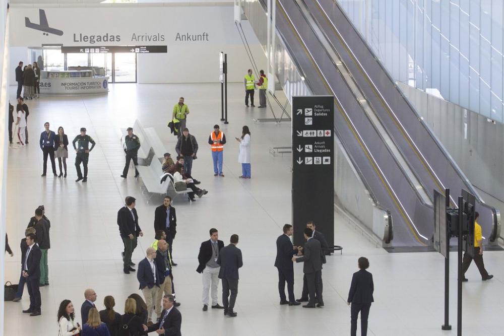 El PSOE denuncia la devolución de 575.000€ de los cursos de formación para el Aeropuerto por la ‘incompetencia’ del gobierno