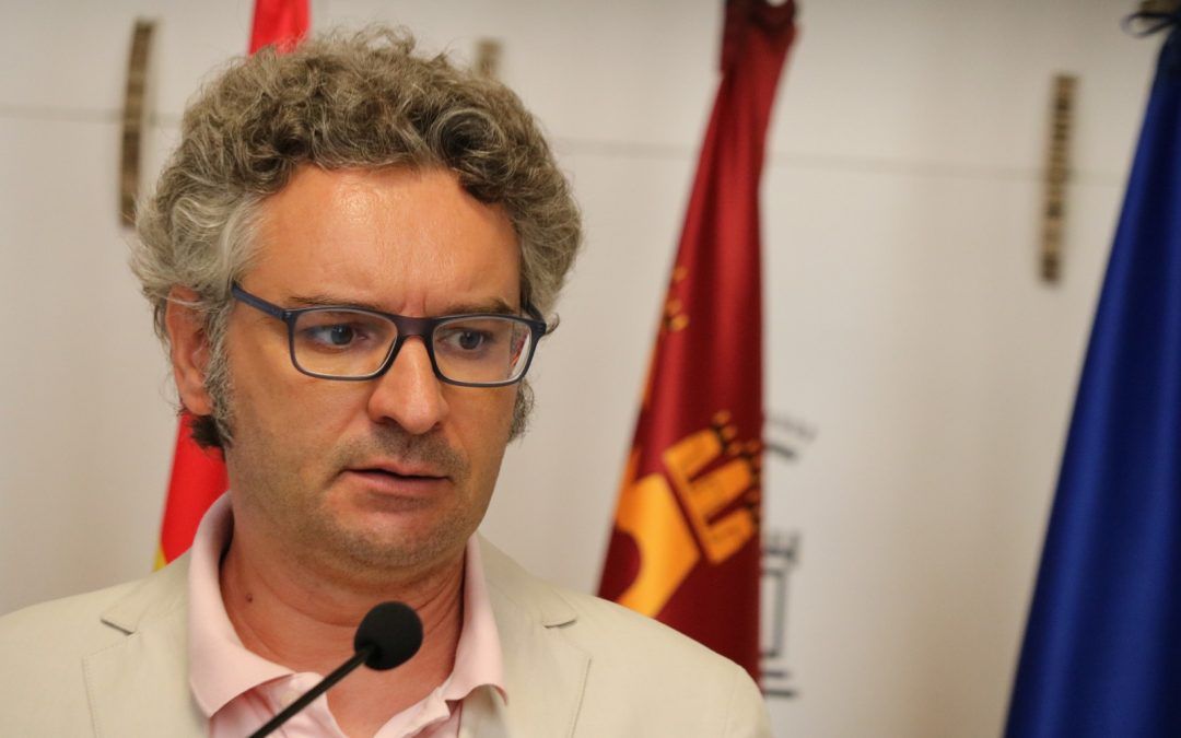 Benito: “El PP del concejal Ballesta votó en contra de la transferencia de dinero que ha permitido que se hagan las obras en los colegios públicos este verano”