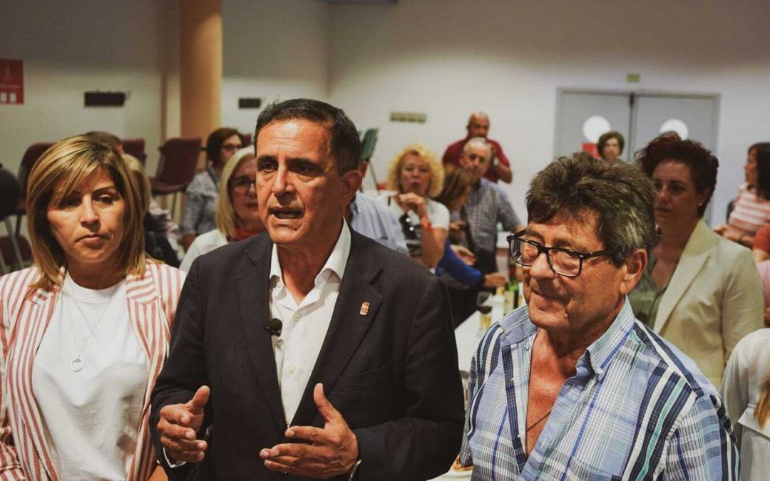 Serrano fomentará que los mayores que vivan solos adopten un animal de compañía sufragando los gastos veterinarios